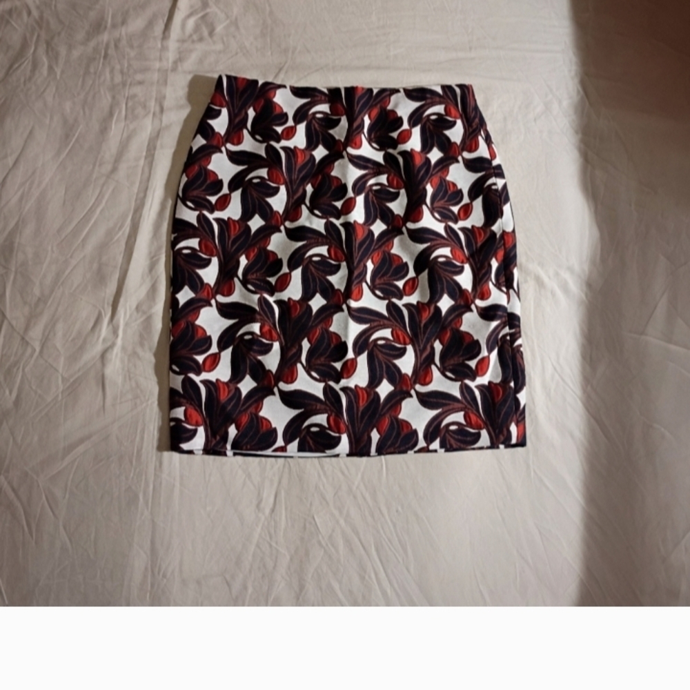 Floral Patterned Skirt - Red and Black